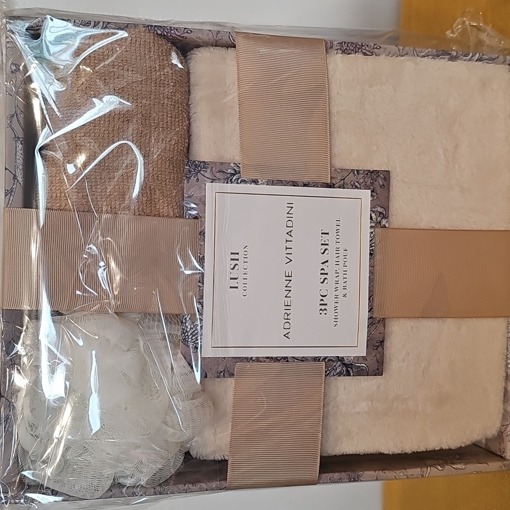 Adrienne Vittadini 3 PC Spa Set ~ Cream NIB